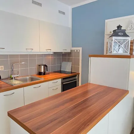 Nr 43 - Bootsweg Naehe Yachthafen * Carolinensiel